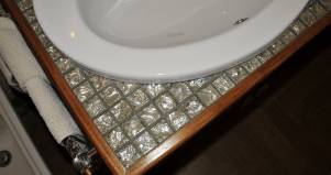 Mobile-bagno-in legno-e madreperla design esclusivo